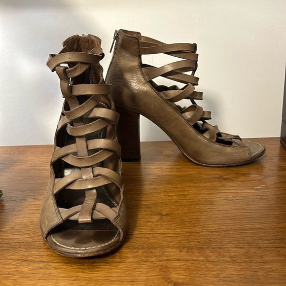 Pantanetti Gladiator Heeled Sandals, Size 39 - Picture 2 of 7